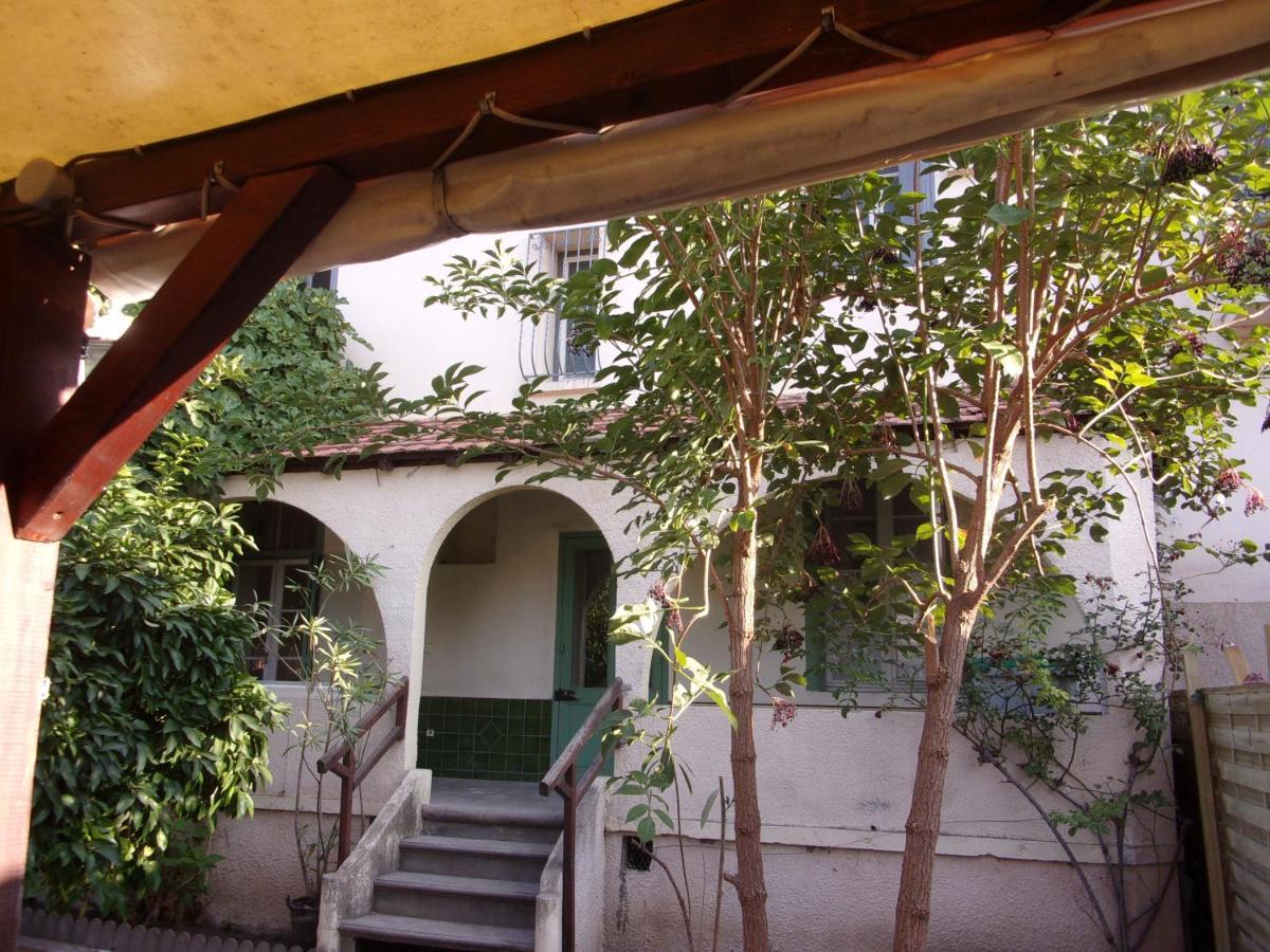 Chez Jean Millas Exterior foto